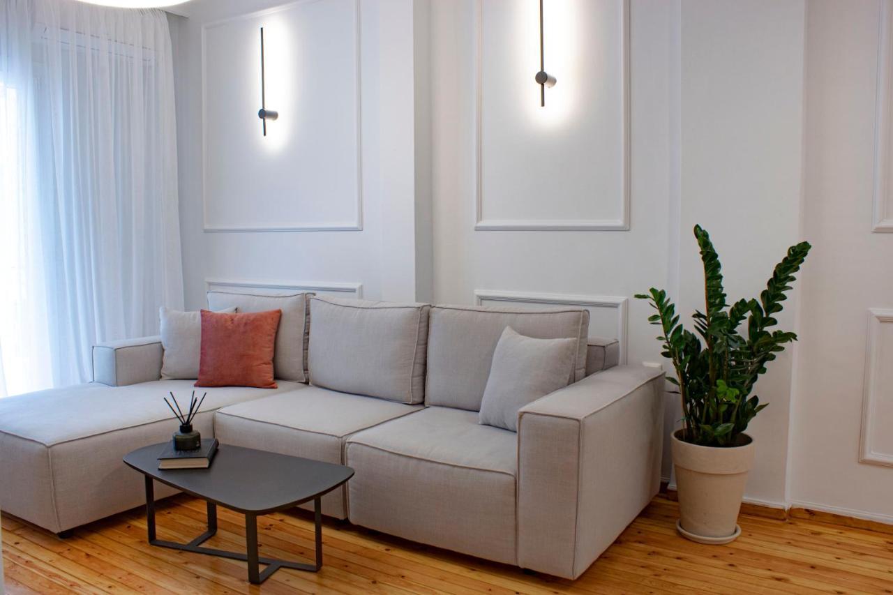 Stylish Modern Classic Apartment Tesalonika Bagian luar foto