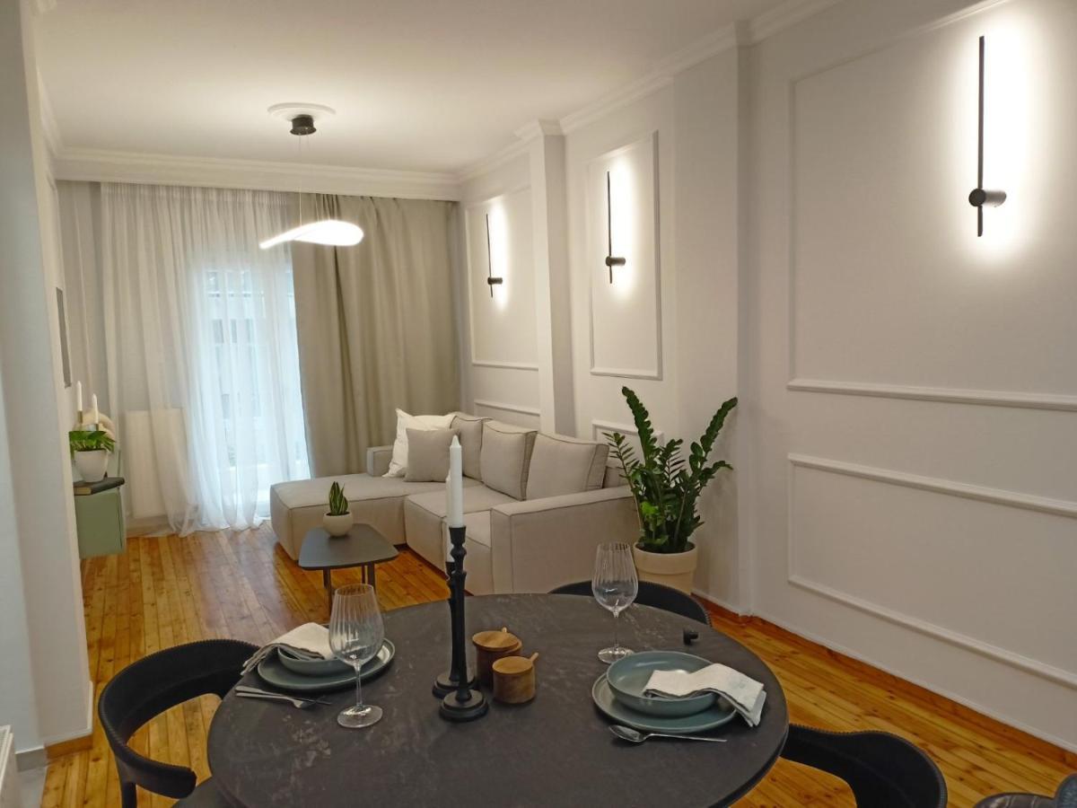 Stylish Modern Classic Apartment Tesalonika Bagian luar foto
