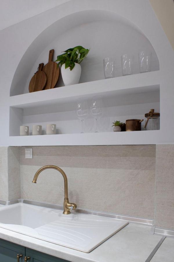 Stylish Modern Classic Apartment Tesalonika Bagian luar foto