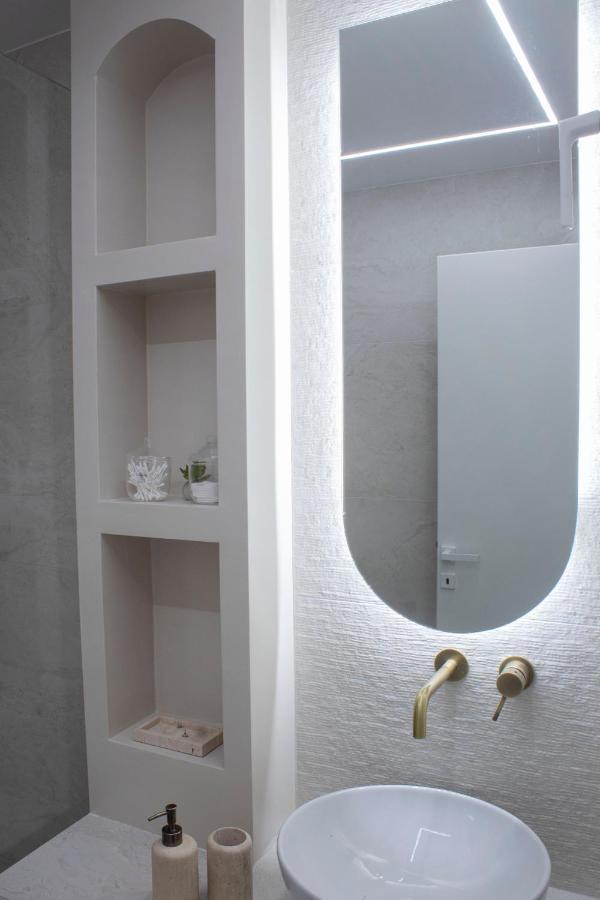 Stylish Modern Classic Apartment Tesalonika Bagian luar foto
